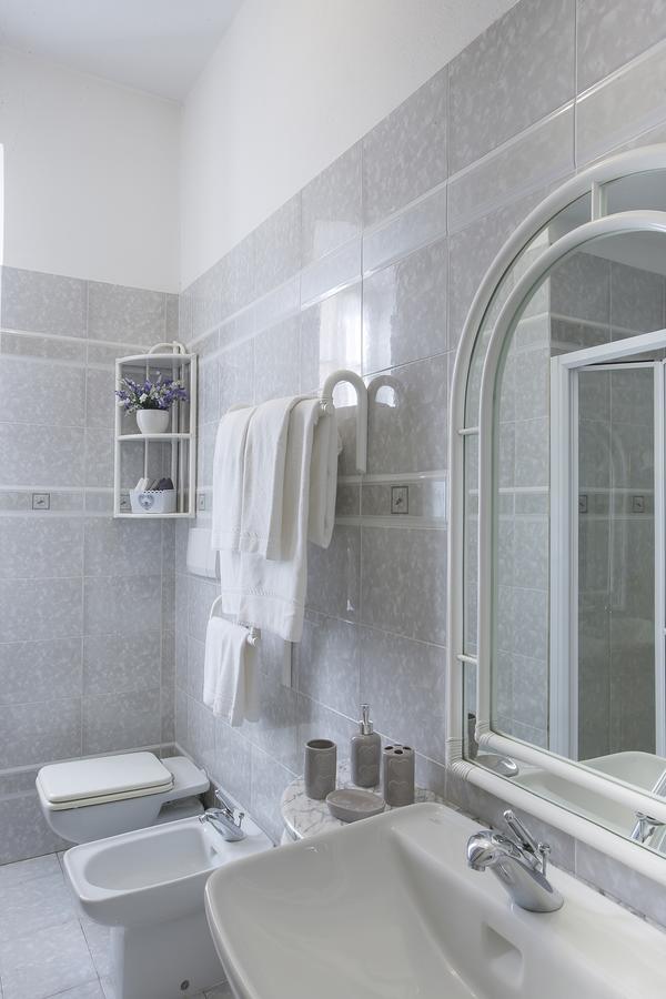 Lord Nelson - Camere Chiavari Esterno foto