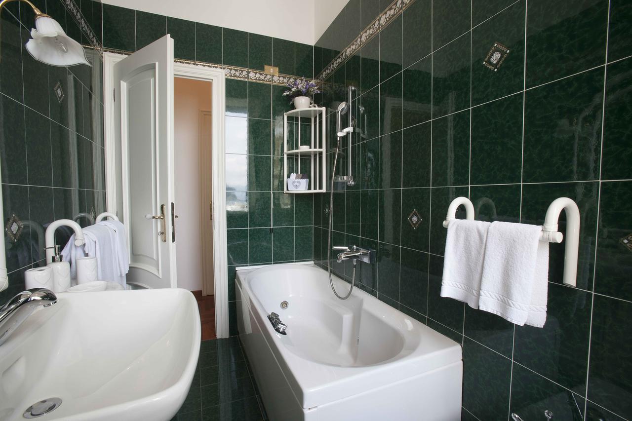 Lord Nelson - Camere Chiavari Esterno foto